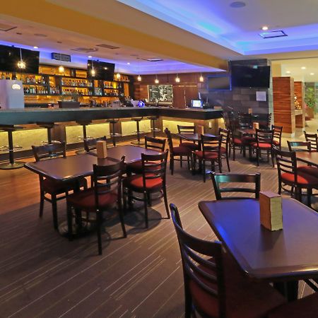 Holiday Inn & Suites Plaza Mayor By Ihg Леон Экстерьер фото