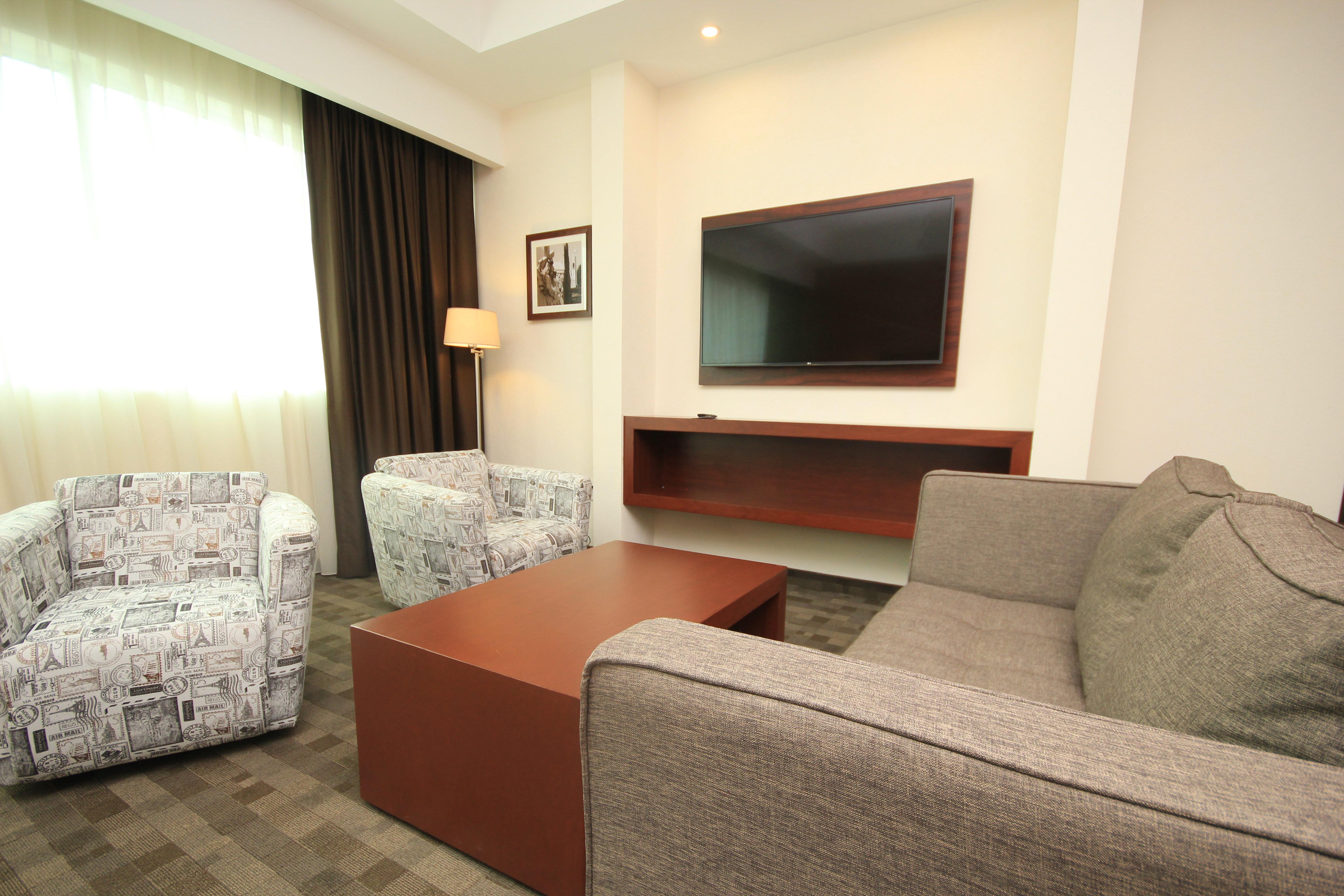 Holiday Inn & Suites Plaza Mayor By Ihg Леон Экстерьер фото
