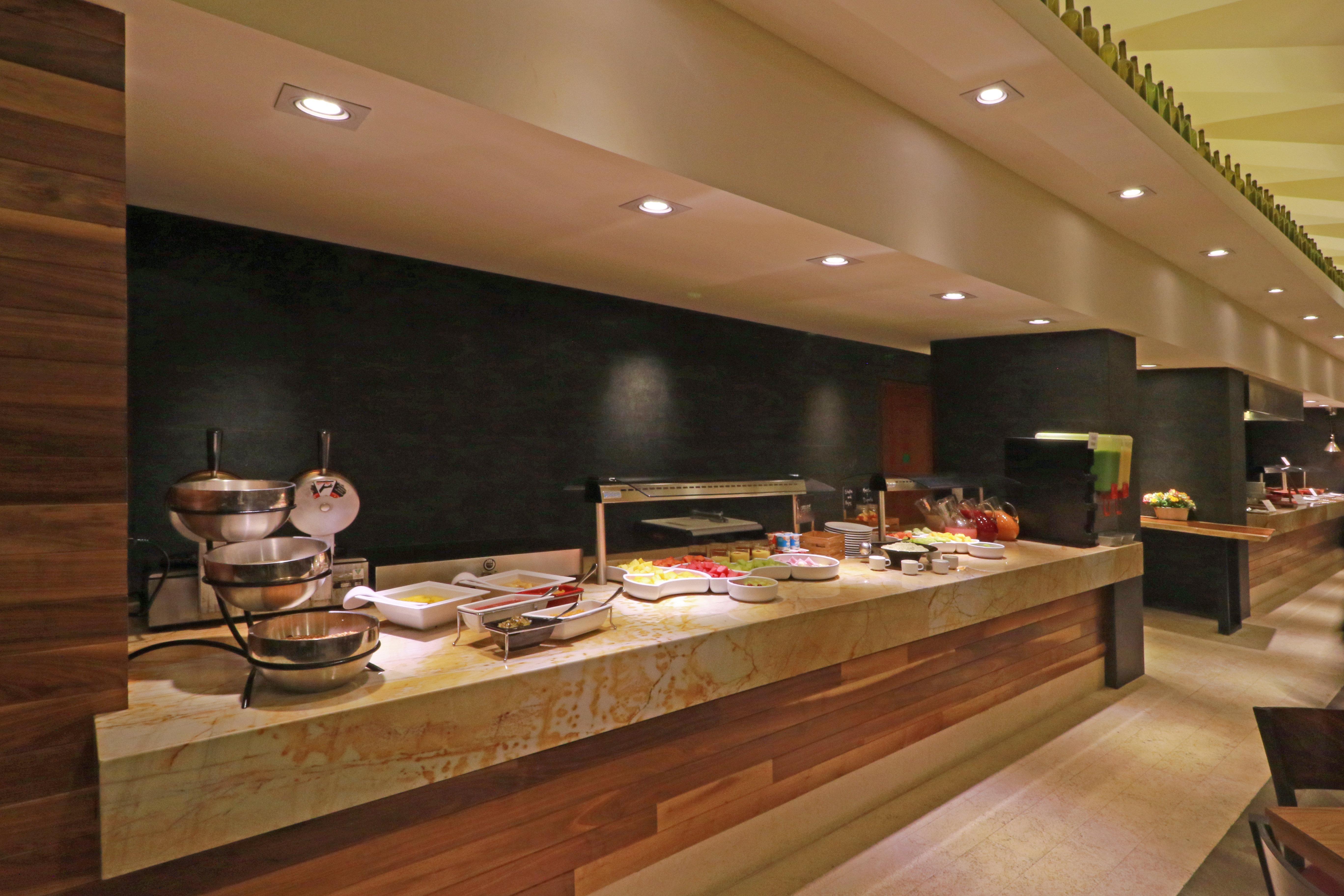 Holiday Inn & Suites Plaza Mayor By Ihg Леон Экстерьер фото