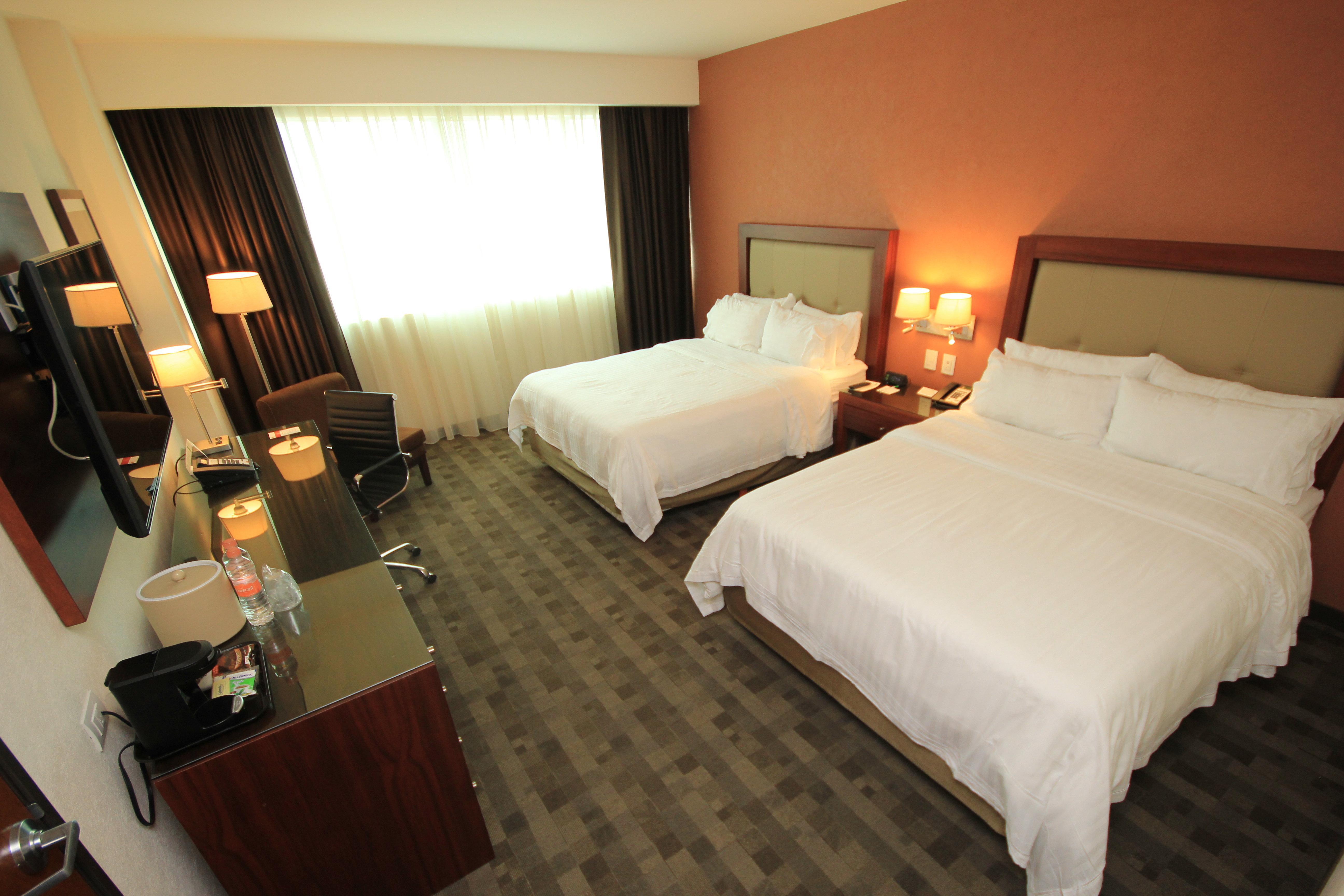 Holiday Inn & Suites Plaza Mayor By Ihg Леон Экстерьер фото